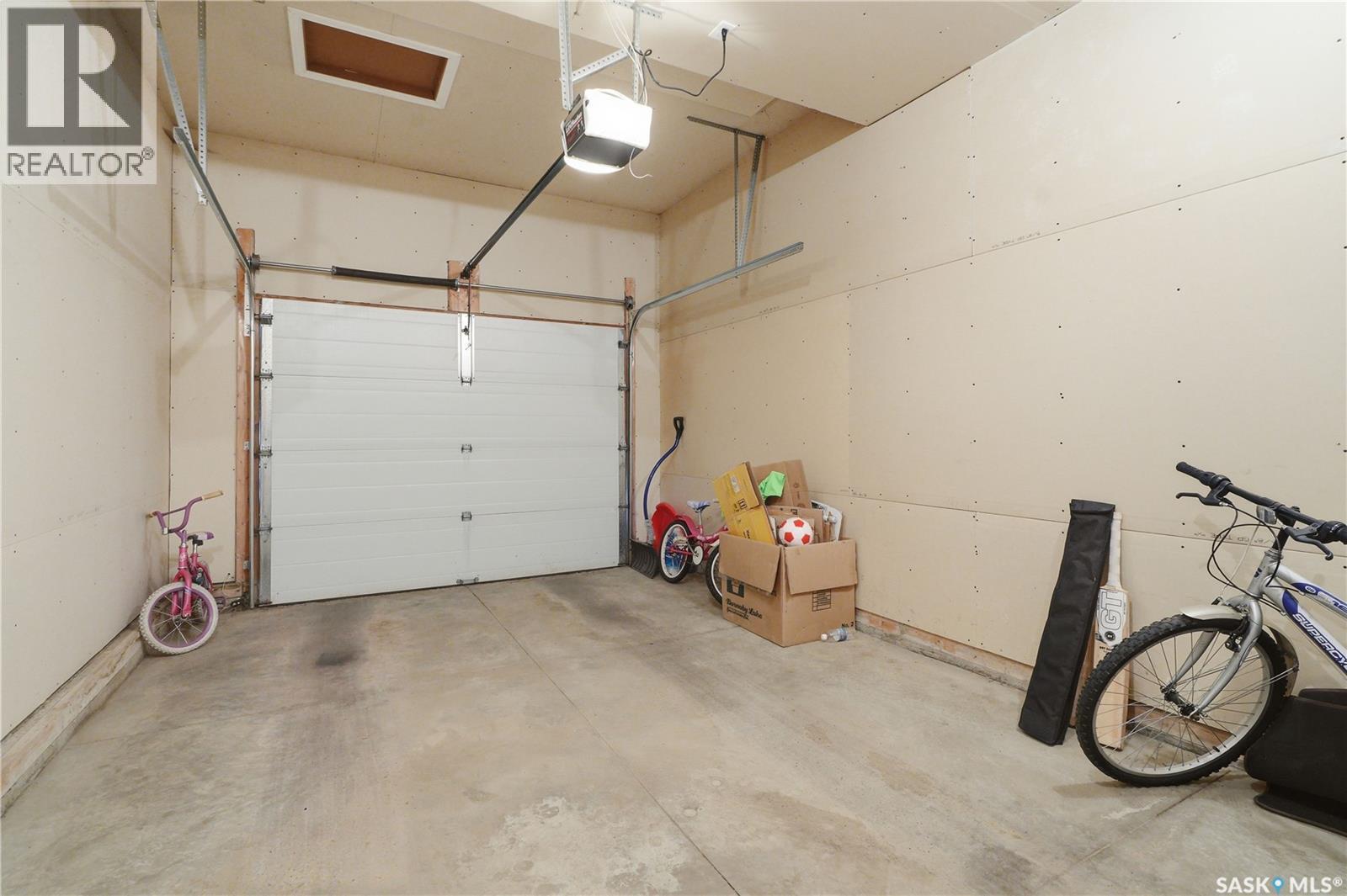 14 502 Rempel Manor, Saskatoon, SK - Indoor Photo Showing Garage