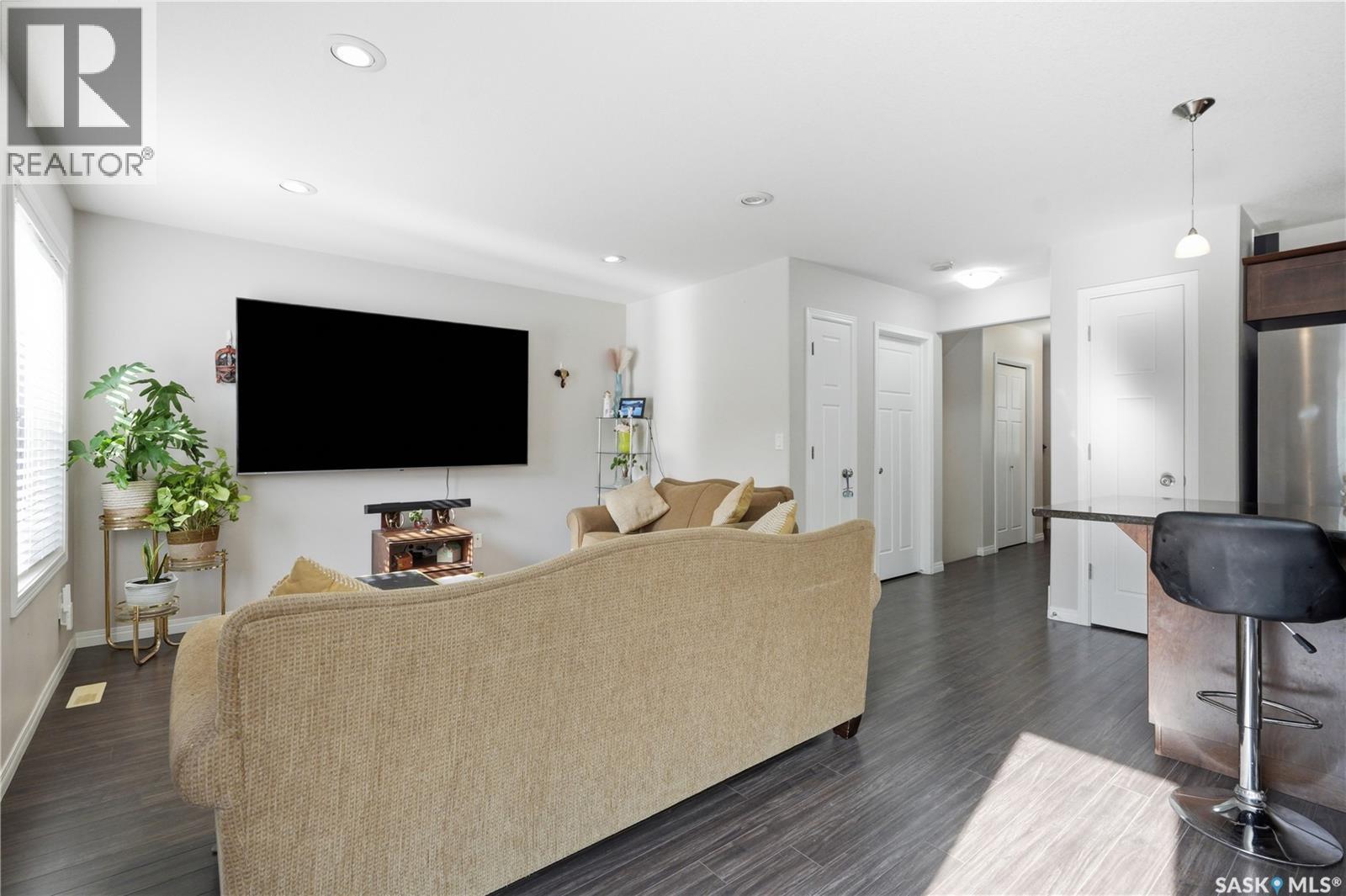 14 502 Rempel Manor, Saskatoon, SK - Indoor Photo Showing Living Room