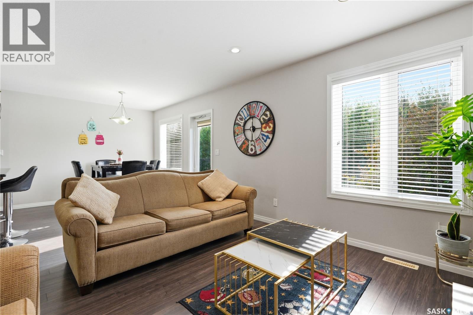 14 502 Rempel Manor, Saskatoon, SK - Indoor Photo Showing Living Room