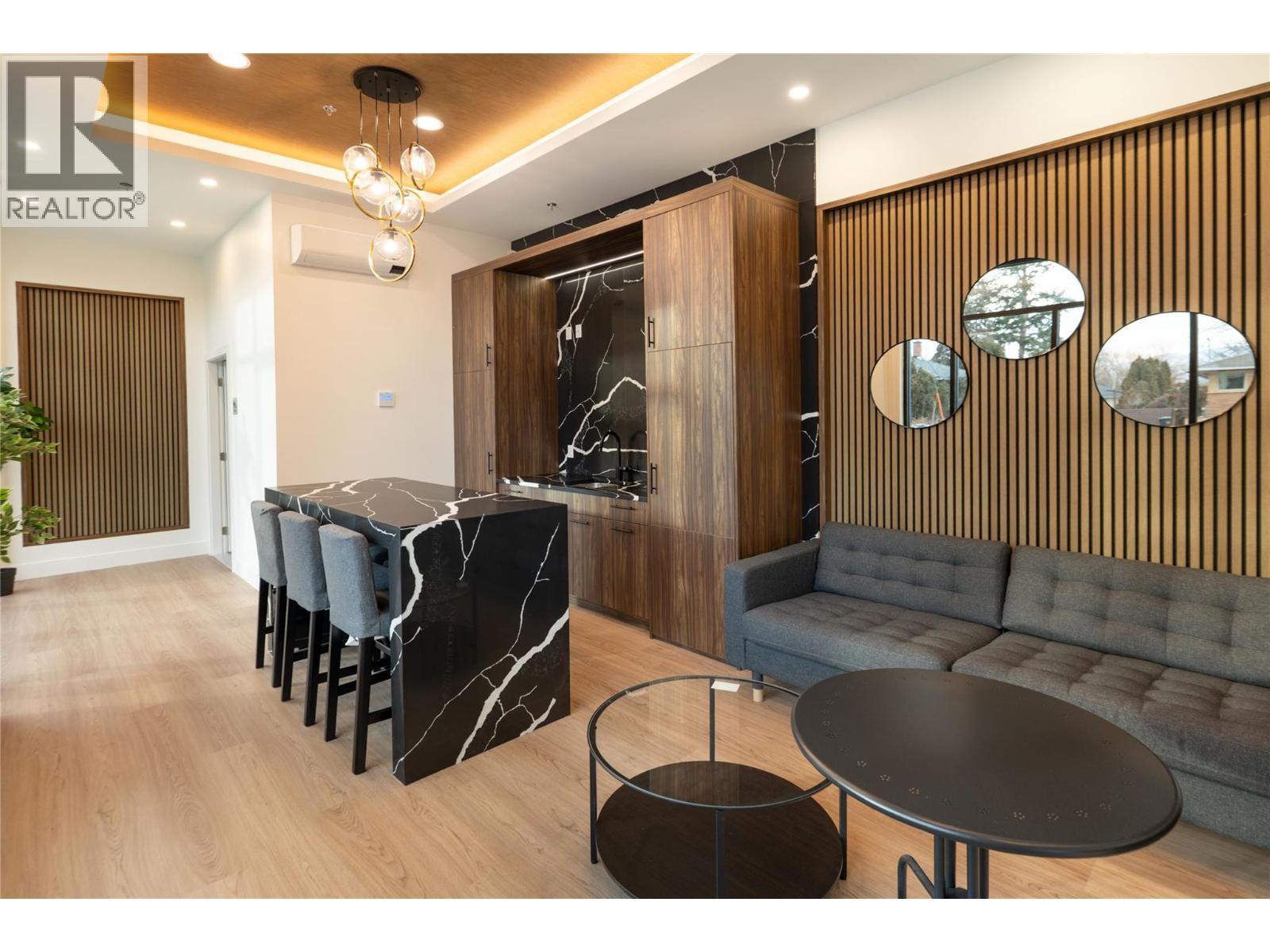 Exterior Front - 1380 Pridham Avenue Unit# 409, Kelowna, BC - Outdoor
