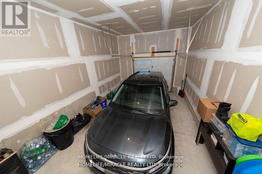 139 Siebert Avenue, Kitchener, ON - Indoor Photo Showing Garage