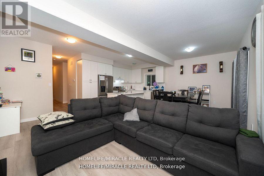 139 Siebert Avenue, Kitchener, ON - Indoor Photo Showing Living Room