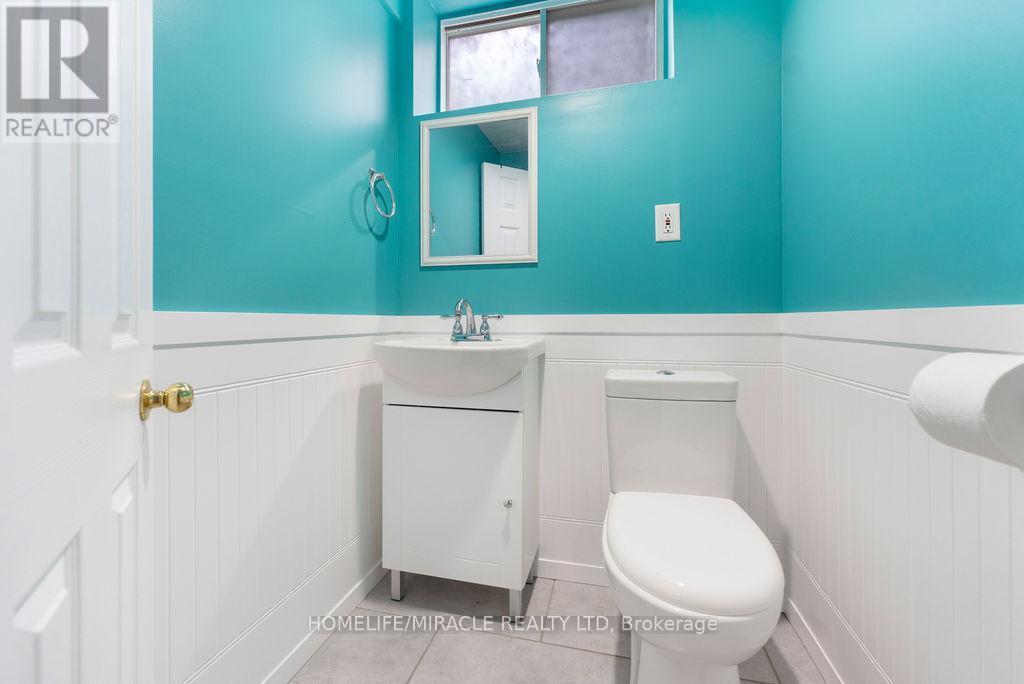 33 Remple Court, Cambridge, ON - Indoor Photo Showing Bathroom