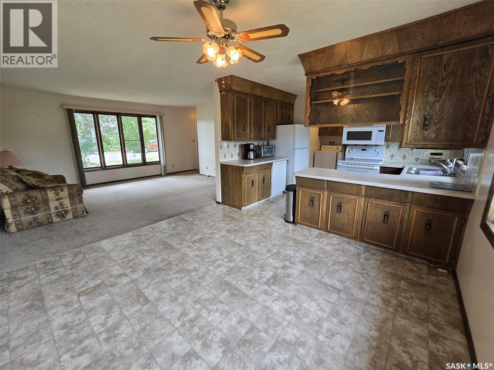 171 Lowestoft Street, Grayson, SK - Indoor Photo Showing Kitchen