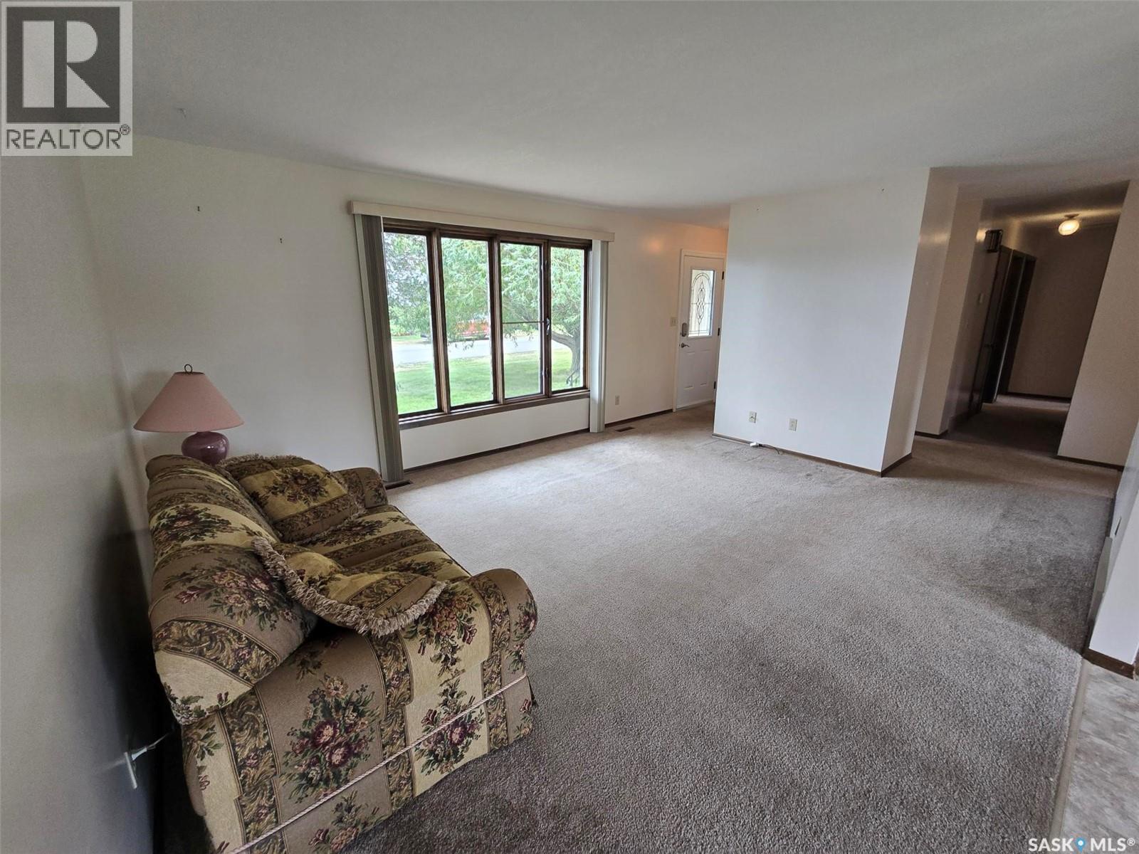 171 Lowestoft Street, Grayson, SK - Indoor