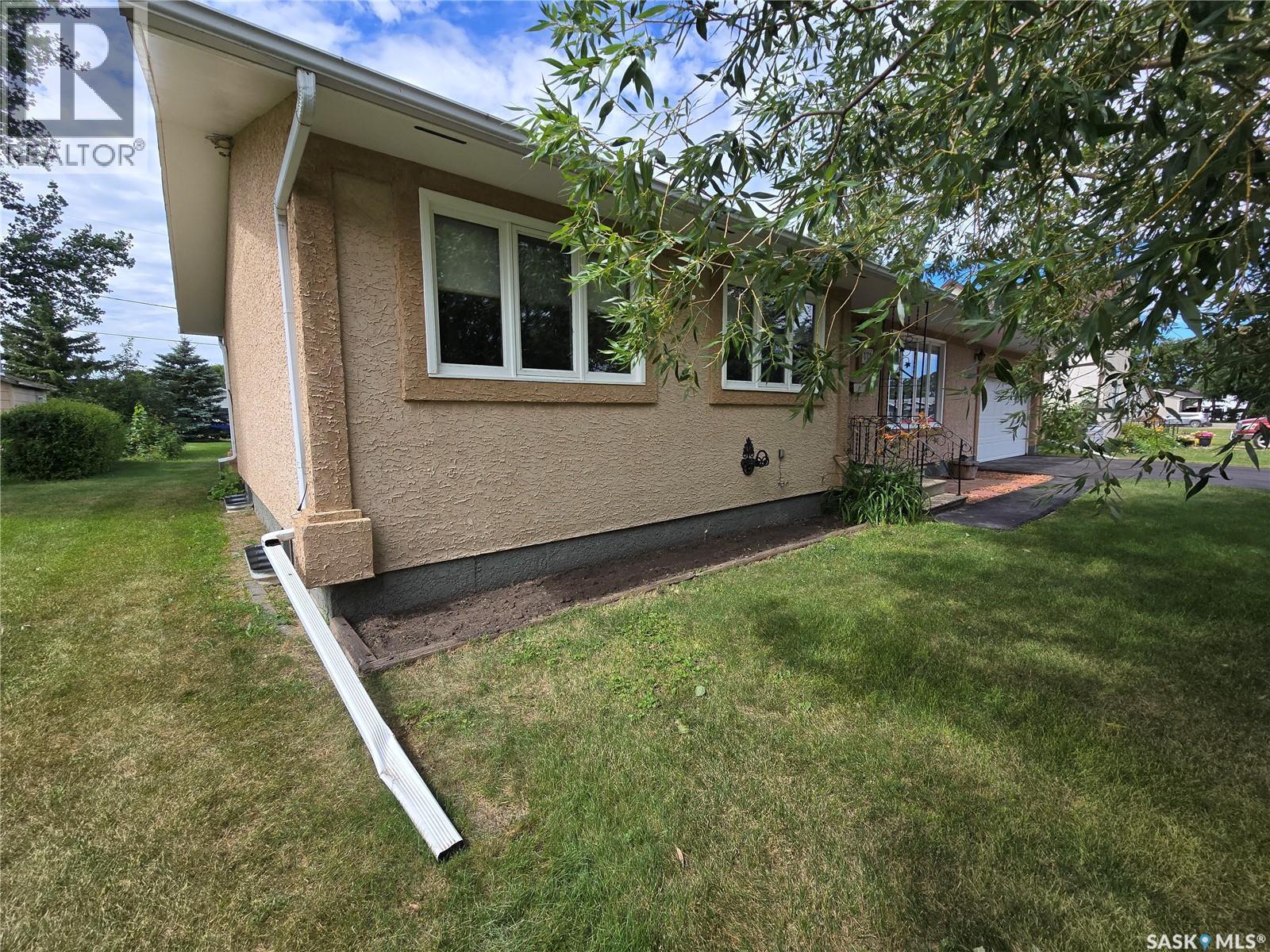 171 Lowestoft Street, Grayson, SK - Outdoor