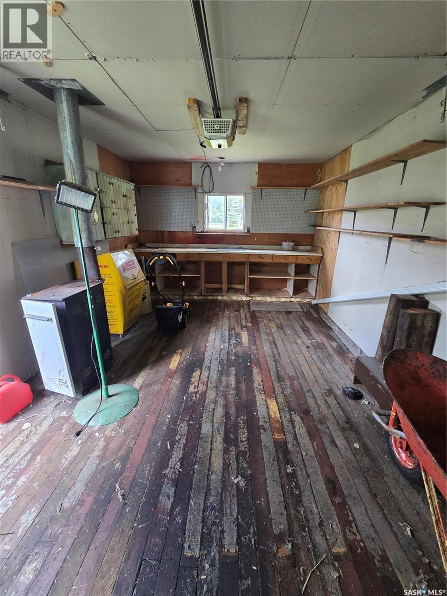 171 Lowestoft Street, Grayson, SK - Photo Showing Garage