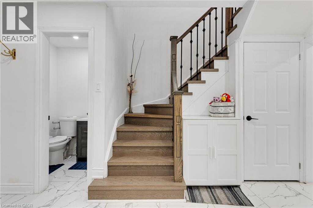 100 Anglerock Drive, Cambridge, ON - Indoor Photo Showing Other Room