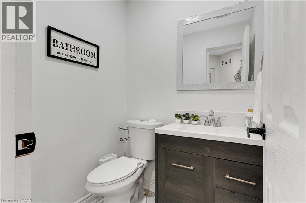 100 Anglerock Drive, Cambridge, ON - Indoor Photo Showing Bathroom
