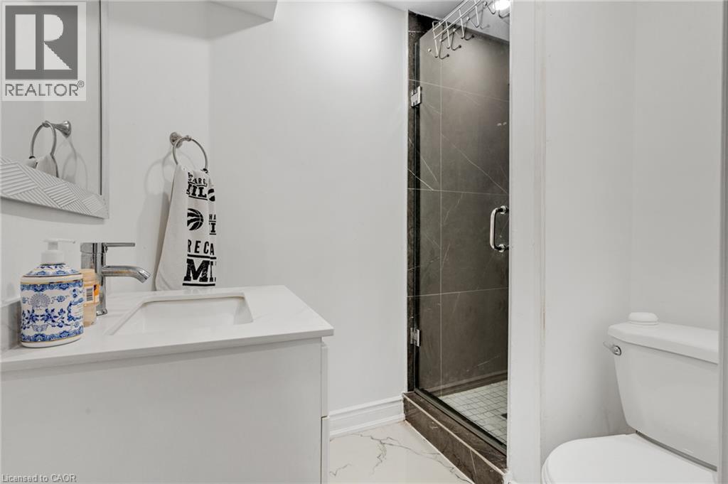 100 Anglerock Drive, Cambridge, ON - Indoor Photo Showing Bathroom