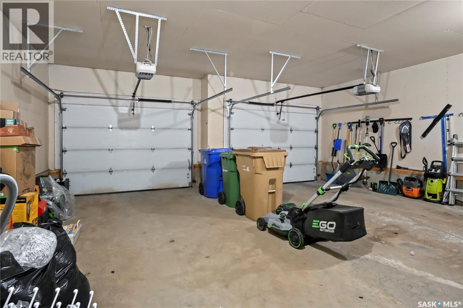 3821 Goldfinch Way, Regina, SK - Indoor Photo Showing Garage