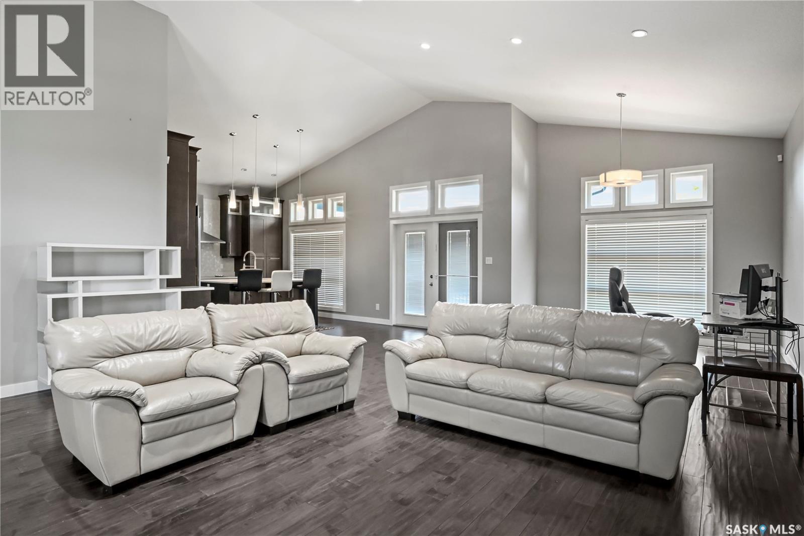 3821 Goldfinch Way, Regina, SK - Indoor Photo Showing Living Room