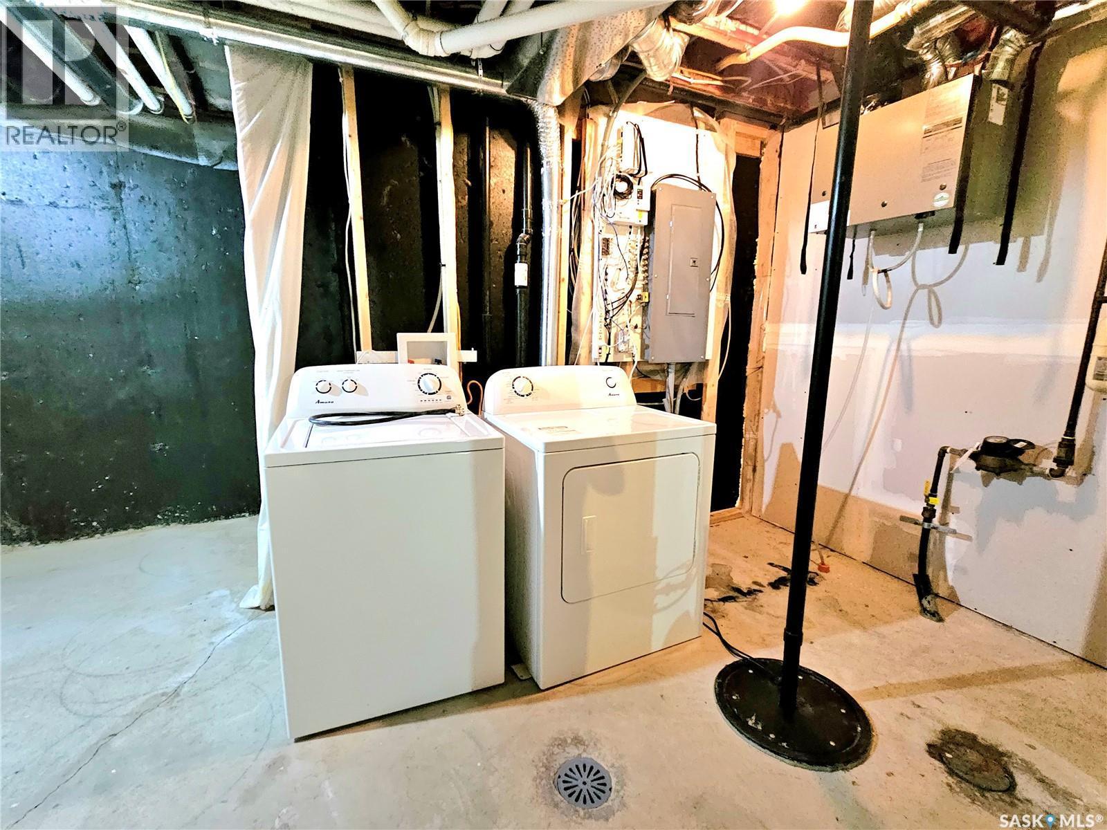 1415 Hunter Road, Saskatoon, SK - Indoor Photo Showing Laundry Room