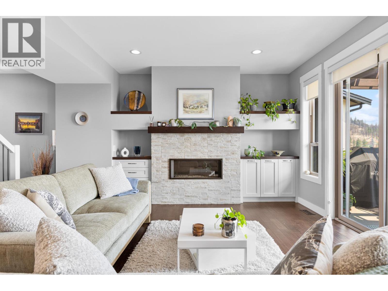 1870 Rosealee Lane Unit# 34, West Kelowna, BC - Indoor Photo Showing Living Room With Fireplace