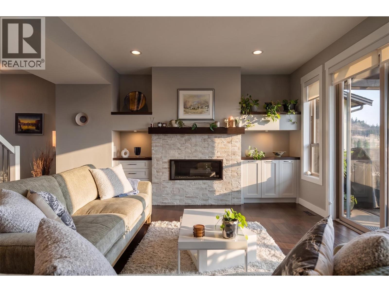 1870 Rosealee Lane Unit# 34, West Kelowna, BC - Indoor Photo Showing Living Room With Fireplace