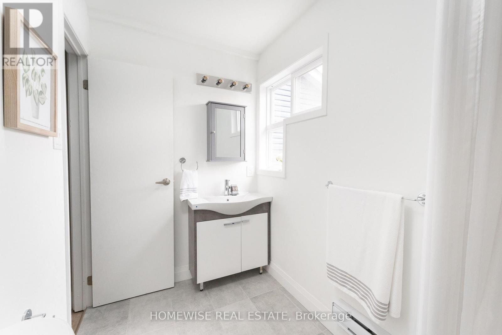 B17 - 240 Ormond Drive, Oshawa, ON - Indoor