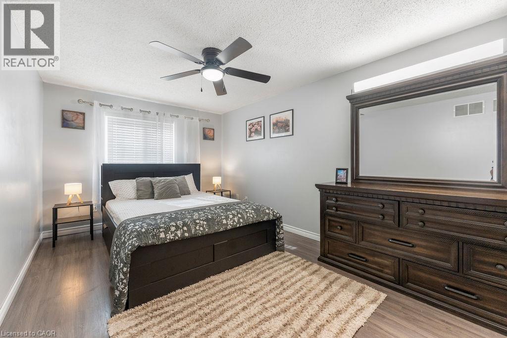 Bedroom featuring wood-finish flooring, a ceiling fan, and a window with blinds - 33 Remple Court, Cambridge, ON - Indoor Photo Showing Bedroom
