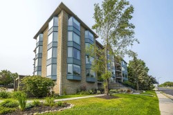 204-85 Wellington Street WAurora, ON L4G 2P2