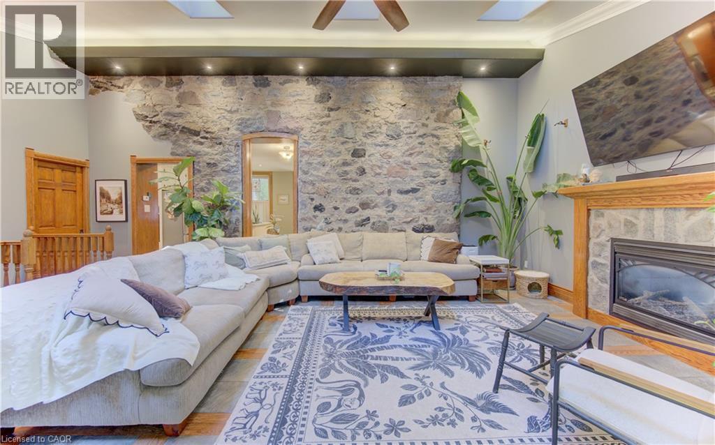 63 Birch Street, Cambridge, ON - Indoor Photo Showing Living Room