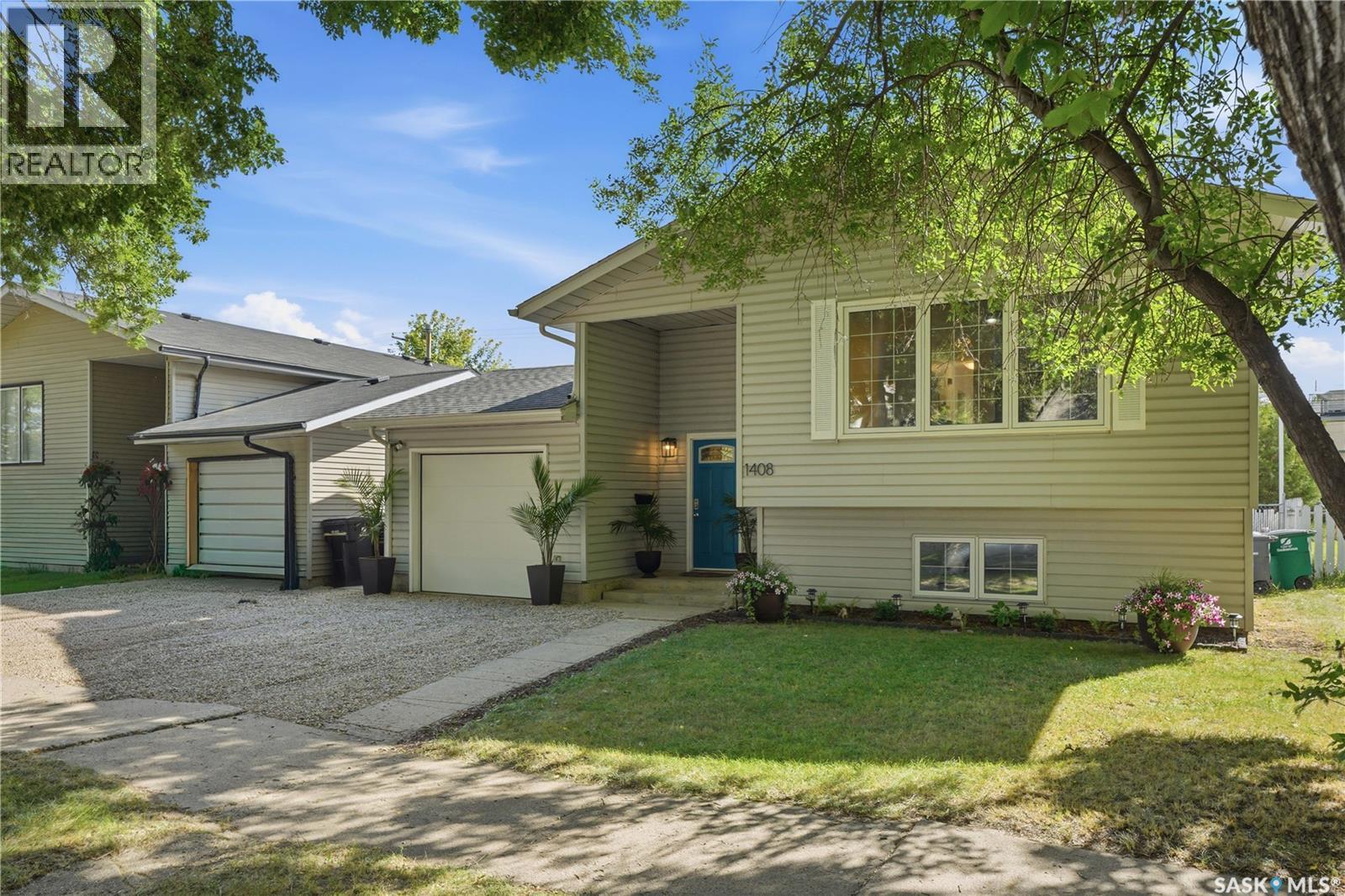 1408 B Avenue N, Saskatoon, SK - Outdoor