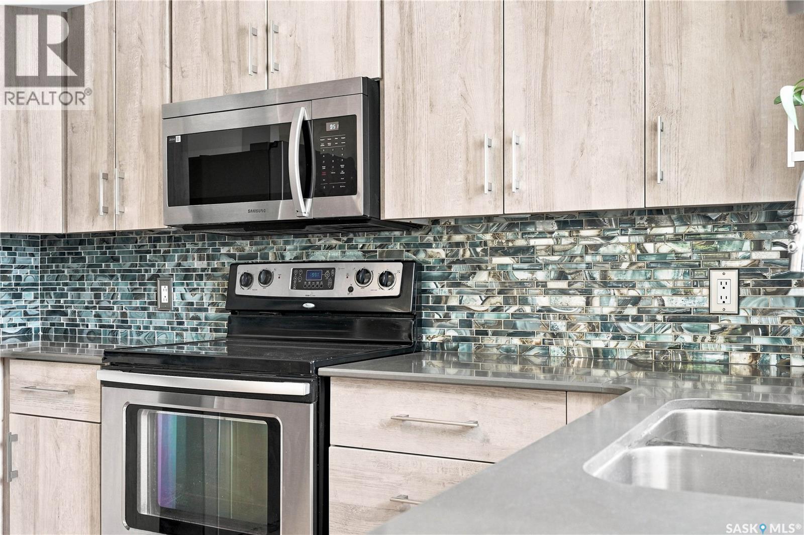1408 B Avenue N, Saskatoon, SK - Indoor Photo Showing Kitchen With Stainless Steel Kitchen With Double Sink