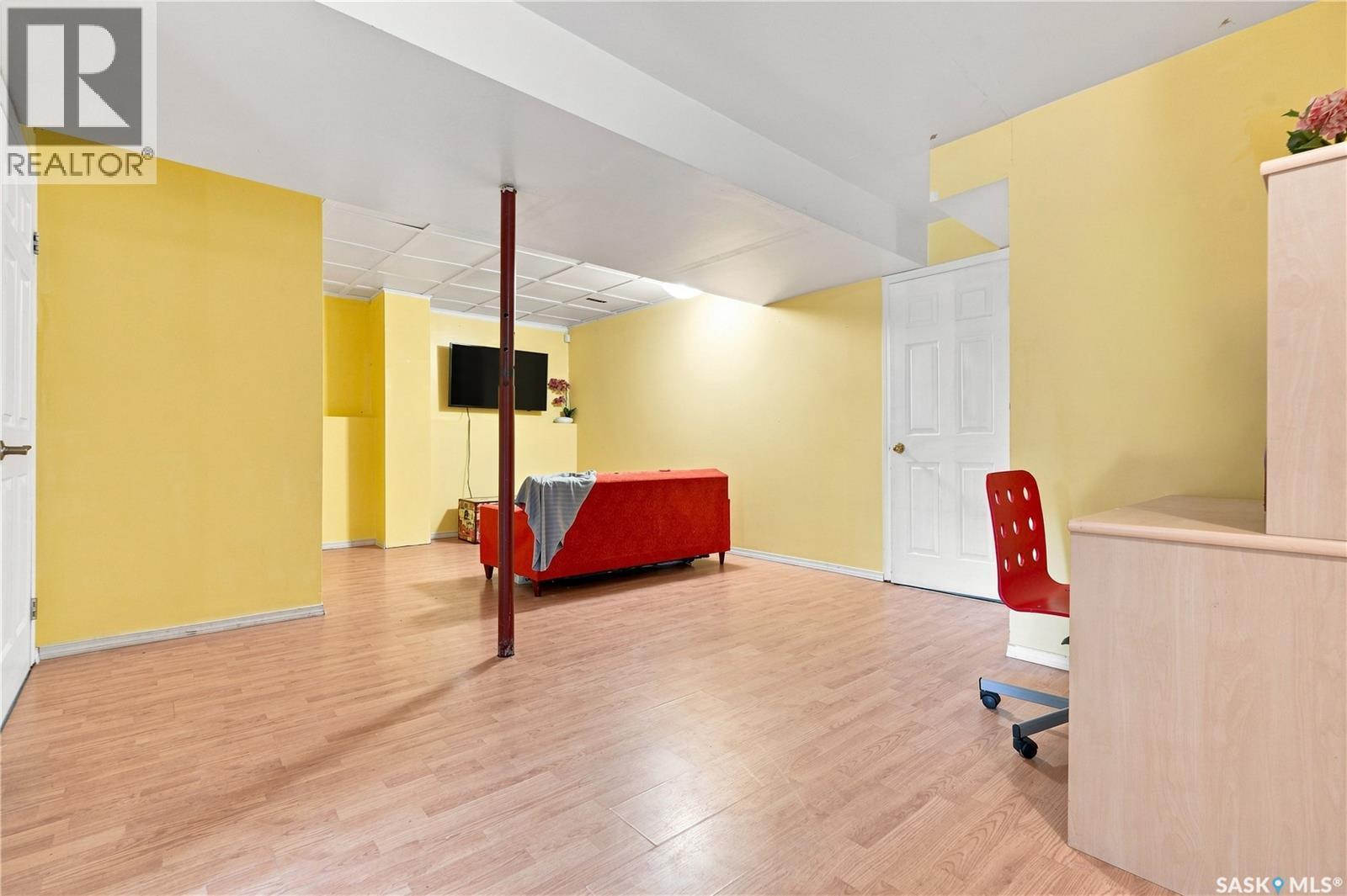 1408 B Avenue N, Saskatoon, SK - Indoor