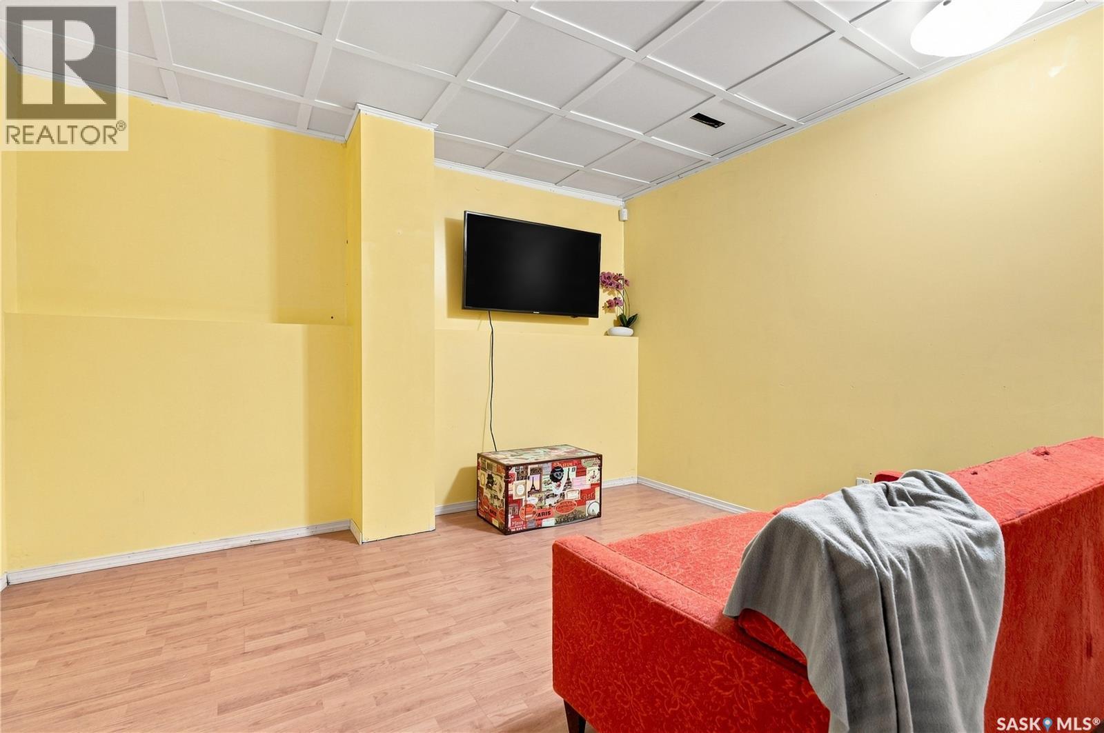 1408 B Avenue N, Saskatoon, SK - Indoor