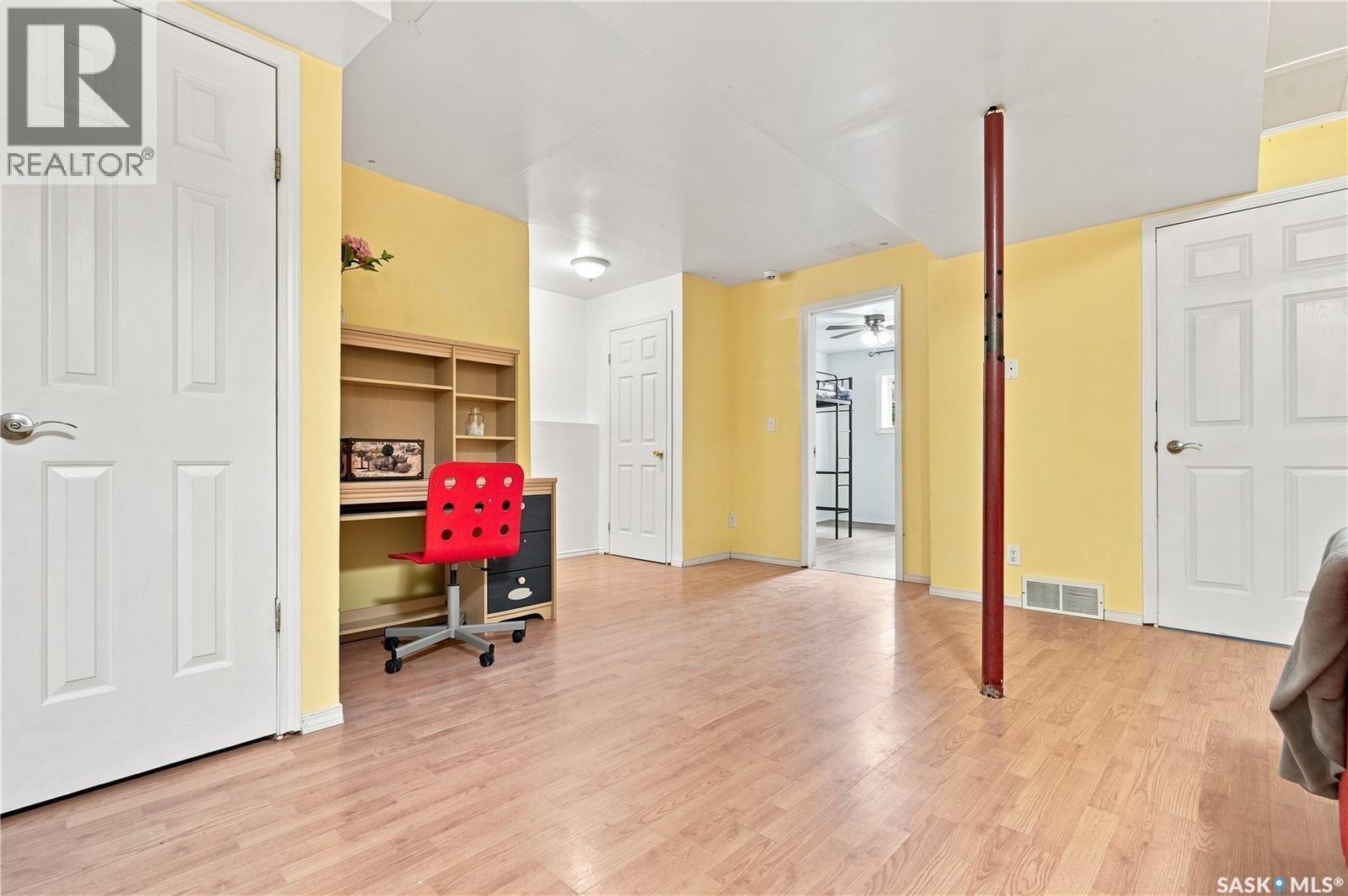 1408 B Avenue N, Saskatoon, SK - Indoor