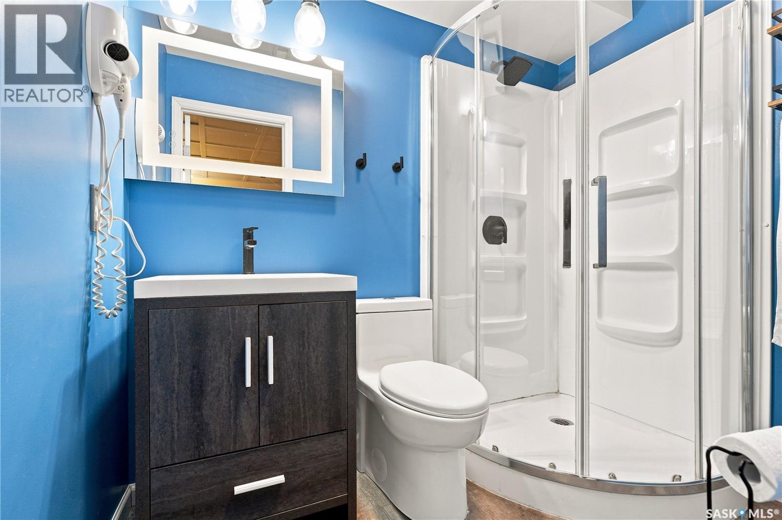 1408 B Avenue N, Saskatoon, SK - Indoor Photo Showing Bathroom