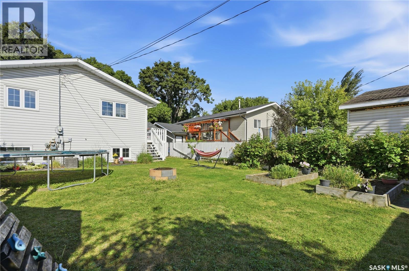 1408 B Avenue N, Saskatoon, SK - Outdoor
