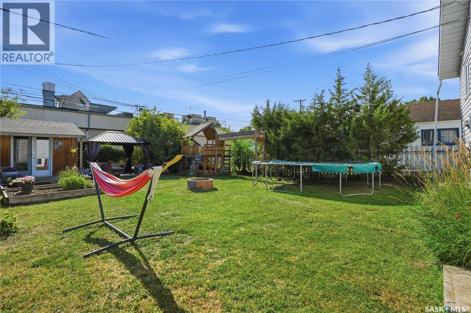 1408 B Avenue N, Saskatoon, SK - Outdoor
