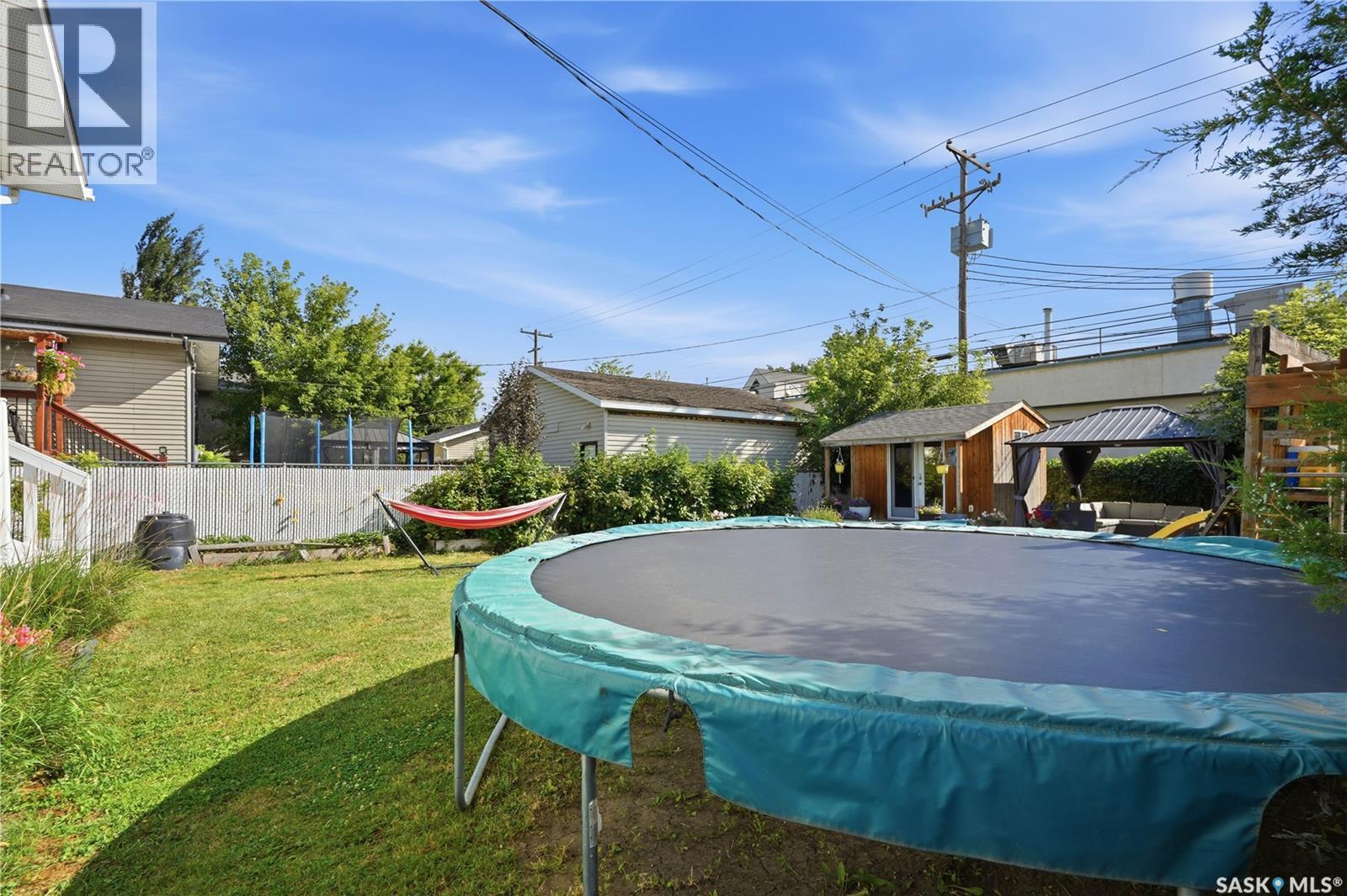 1408 B Avenue N, Saskatoon, SK - Outdoor