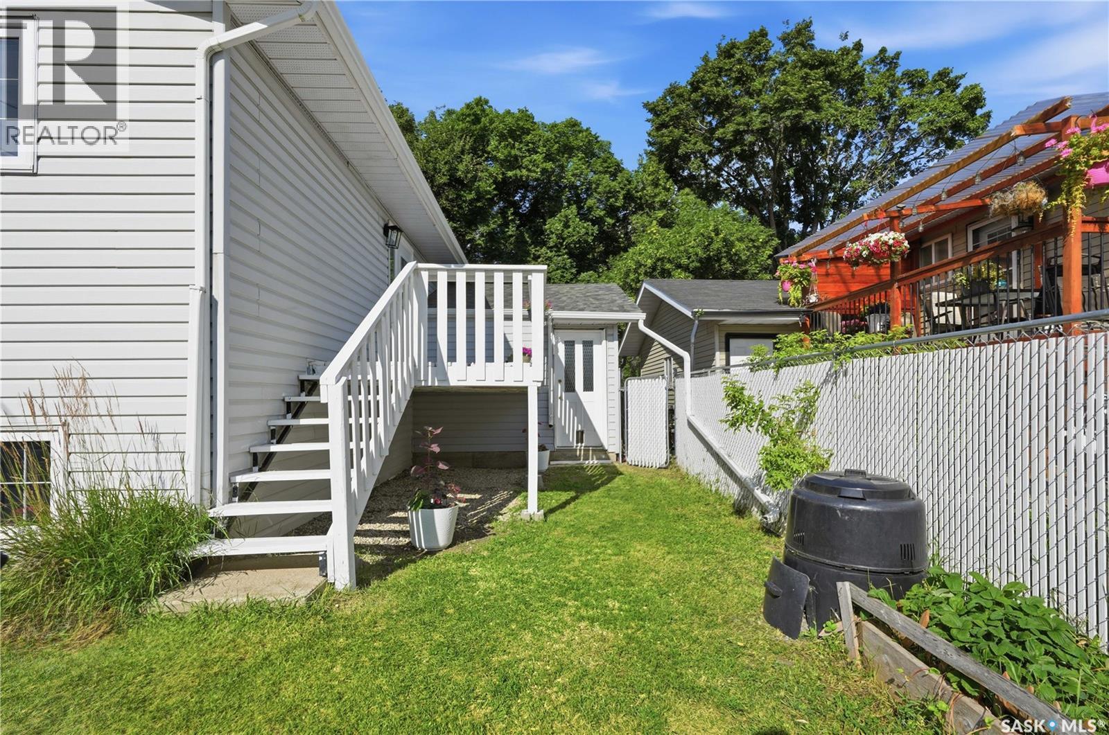1408 B Avenue N, Saskatoon, SK - Outdoor