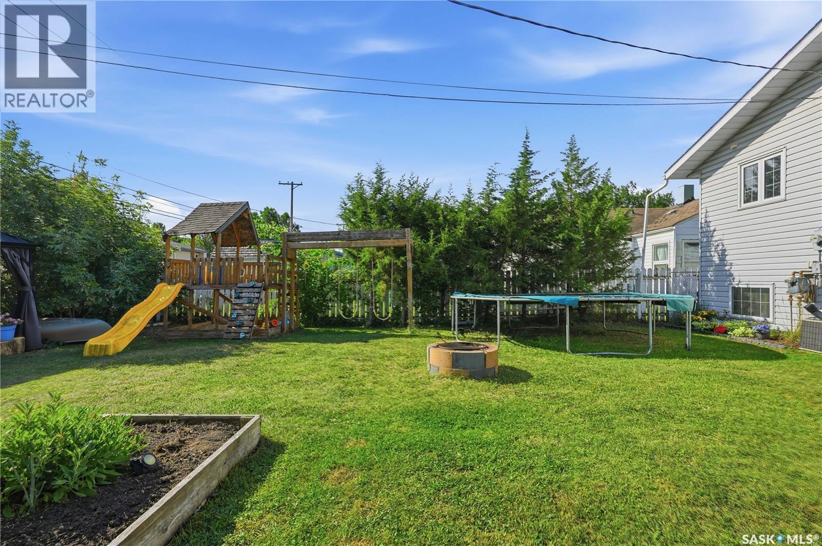 1408 B Avenue N, Saskatoon, SK - Outdoor