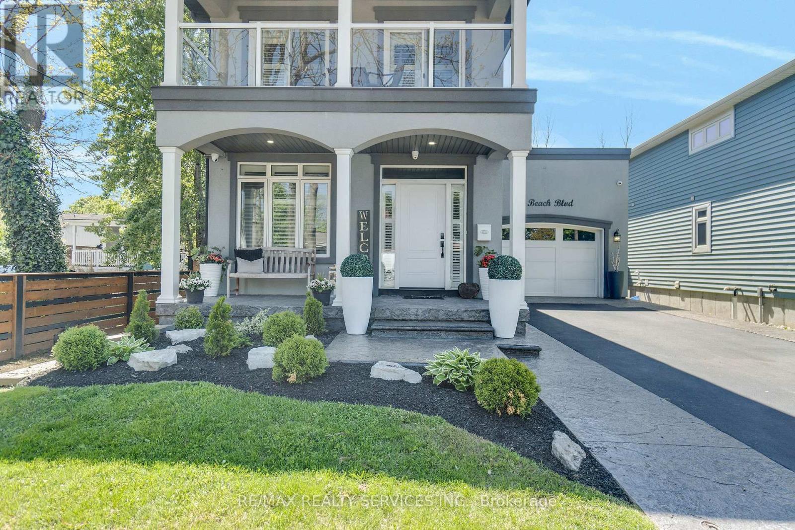 958 Beach Boulevard, Hamilton, ON - Outdoor With Balcony With Facade