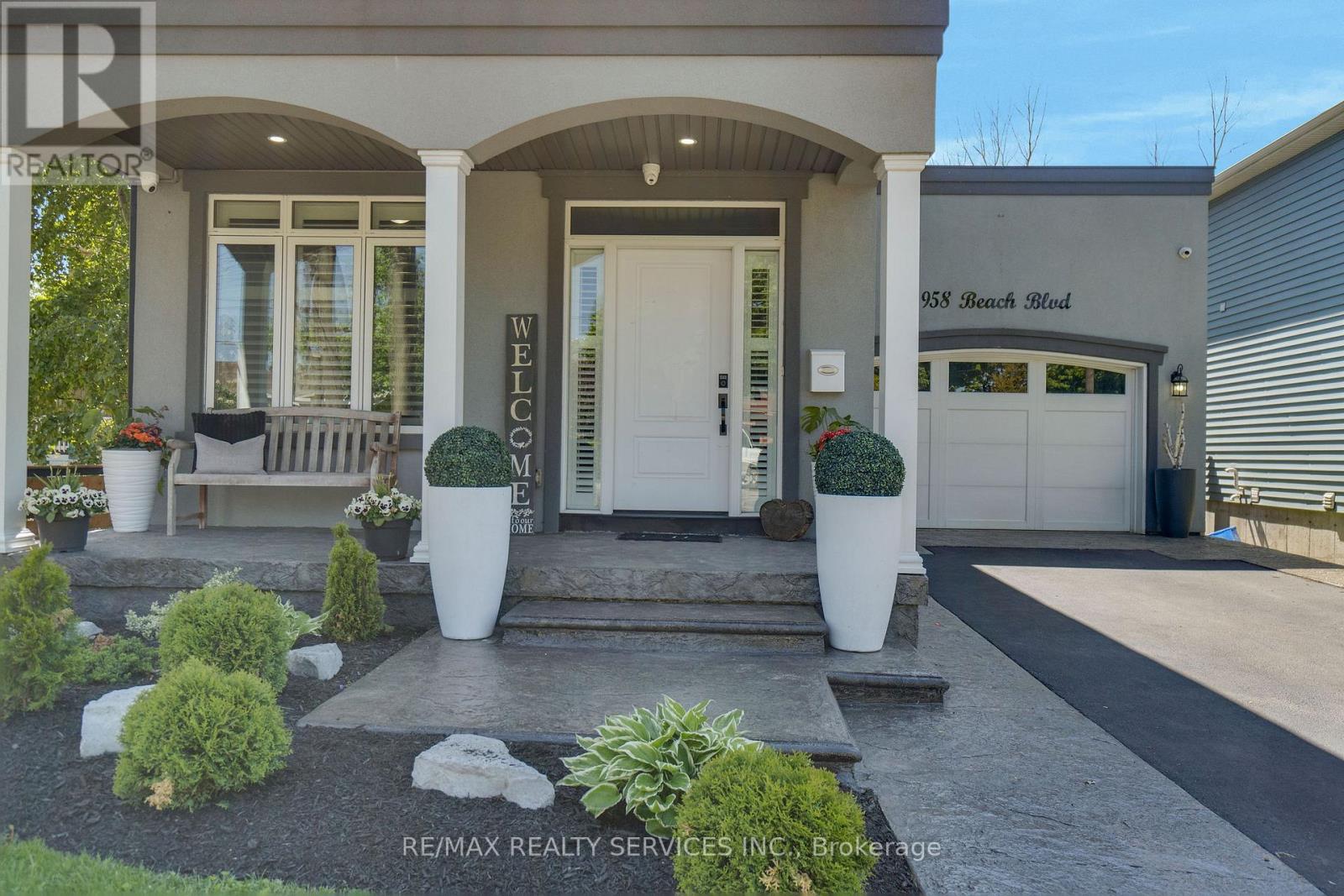 958 Beach Boulevard, Hamilton, ON - Outdoor