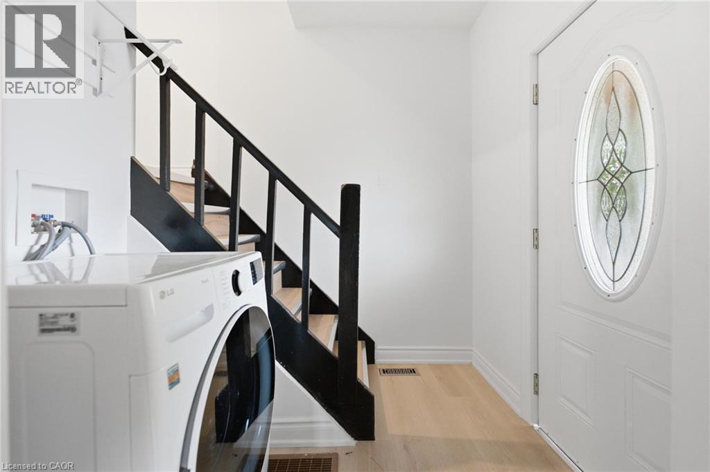 1062 Cannon Street E, Hamilton, ON - Indoor Photo Showing Laundry Room