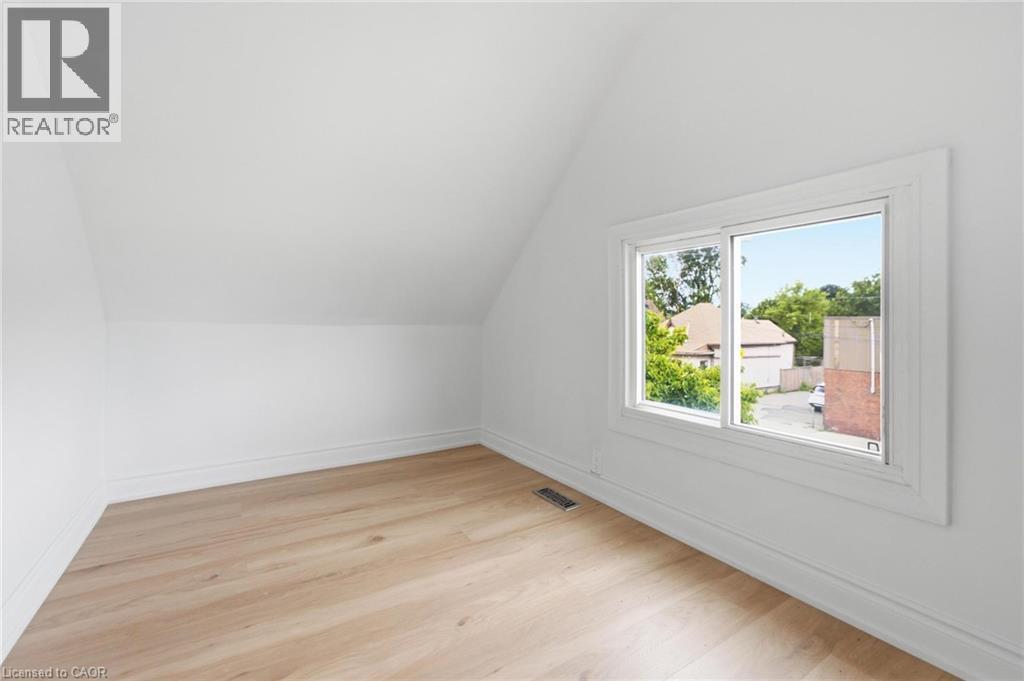 1062 Cannon Street E, Hamilton, ON - Indoor Photo Showing Other Room