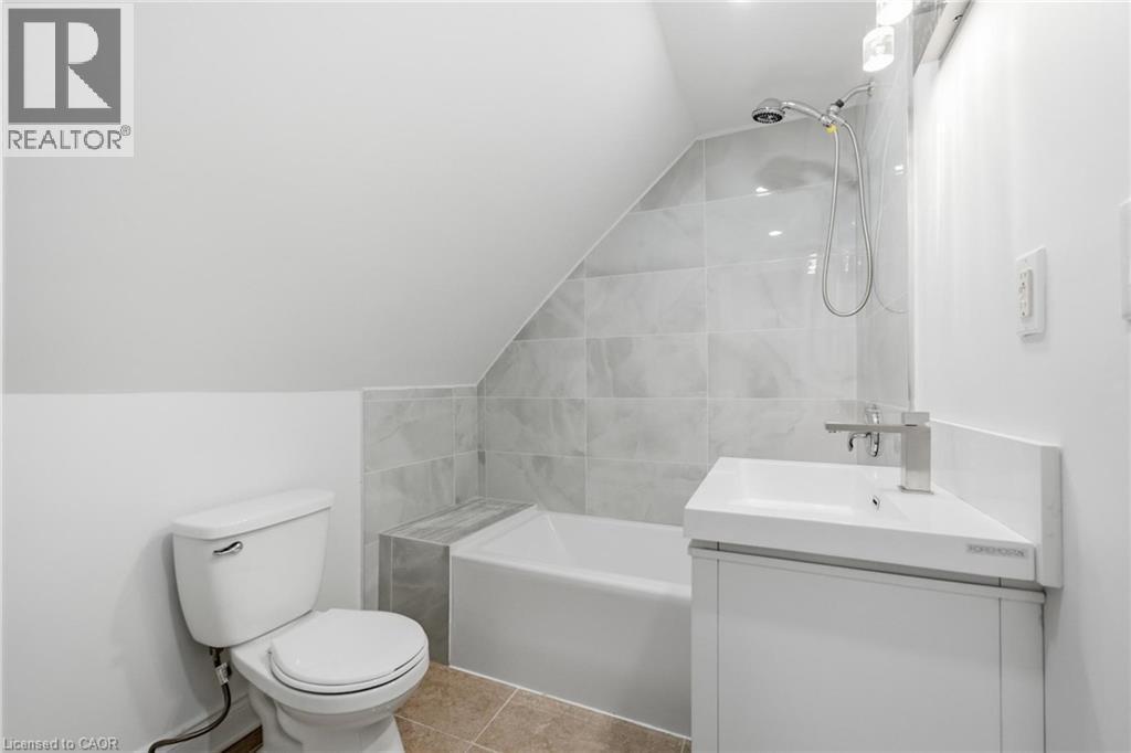 1062 Cannon Street E, Hamilton, ON - Indoor Photo Showing Bathroom