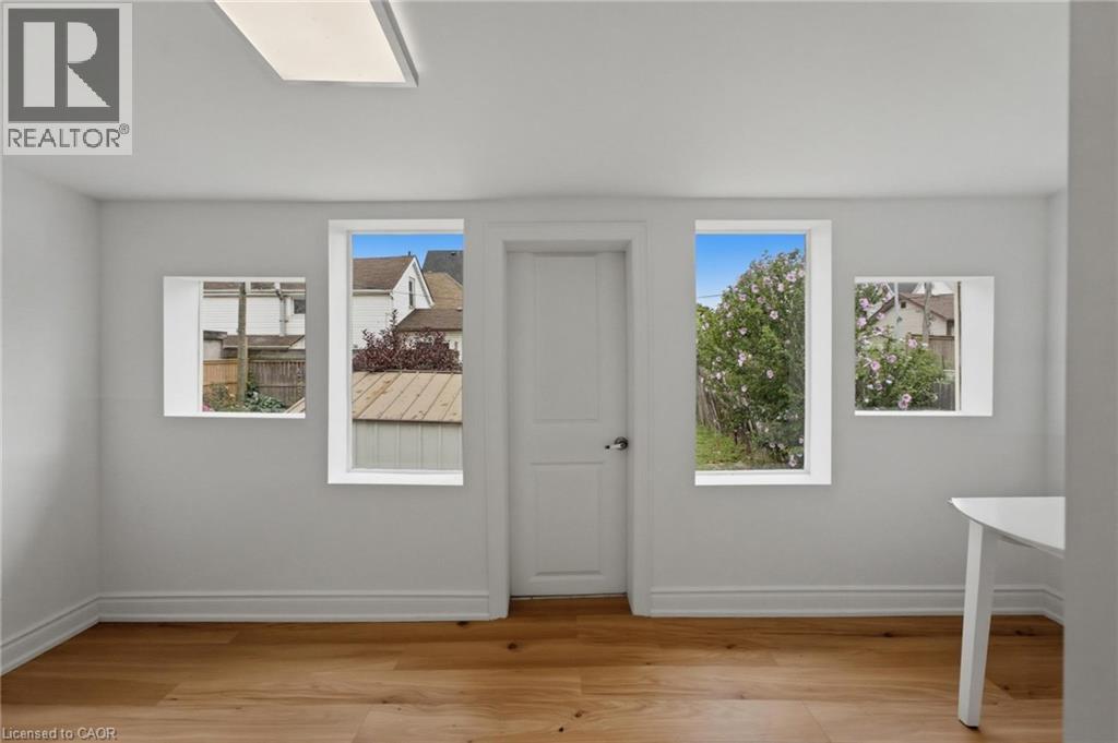 1062 Cannon Street E, Hamilton, ON - Indoor Photo Showing Other Room