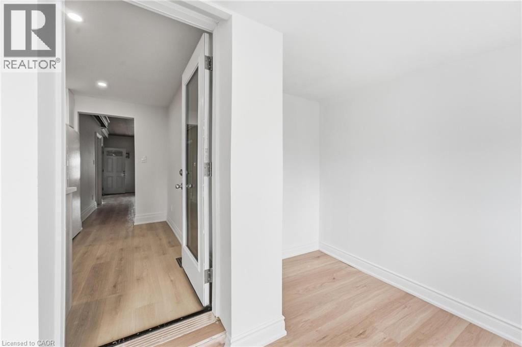 1062 Cannon Street E, Hamilton, ON - Indoor Photo Showing Other Room