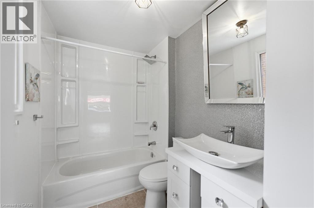 1062 Cannon Street E, Hamilton, ON - Indoor Photo Showing Bathroom