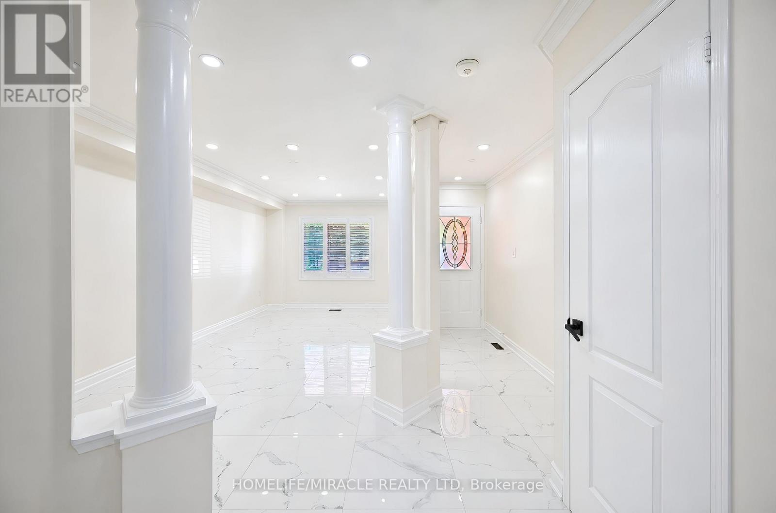 21 Topiary Lane, Brampton, ON - Indoor