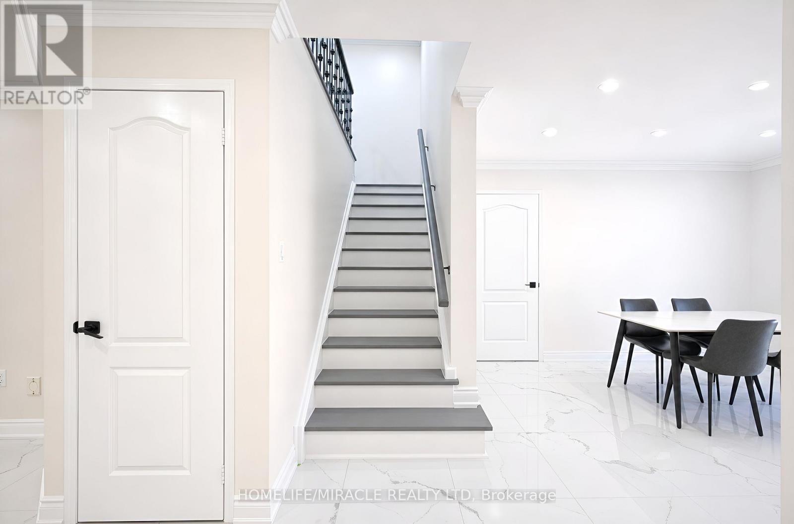 21 Topiary Lane, Brampton, ON - Indoor Photo Showing Other Room