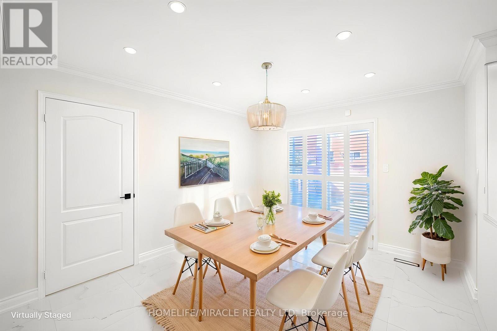 21 Topiary Lane, Brampton, ON - Indoor Photo Showing Dining Room
