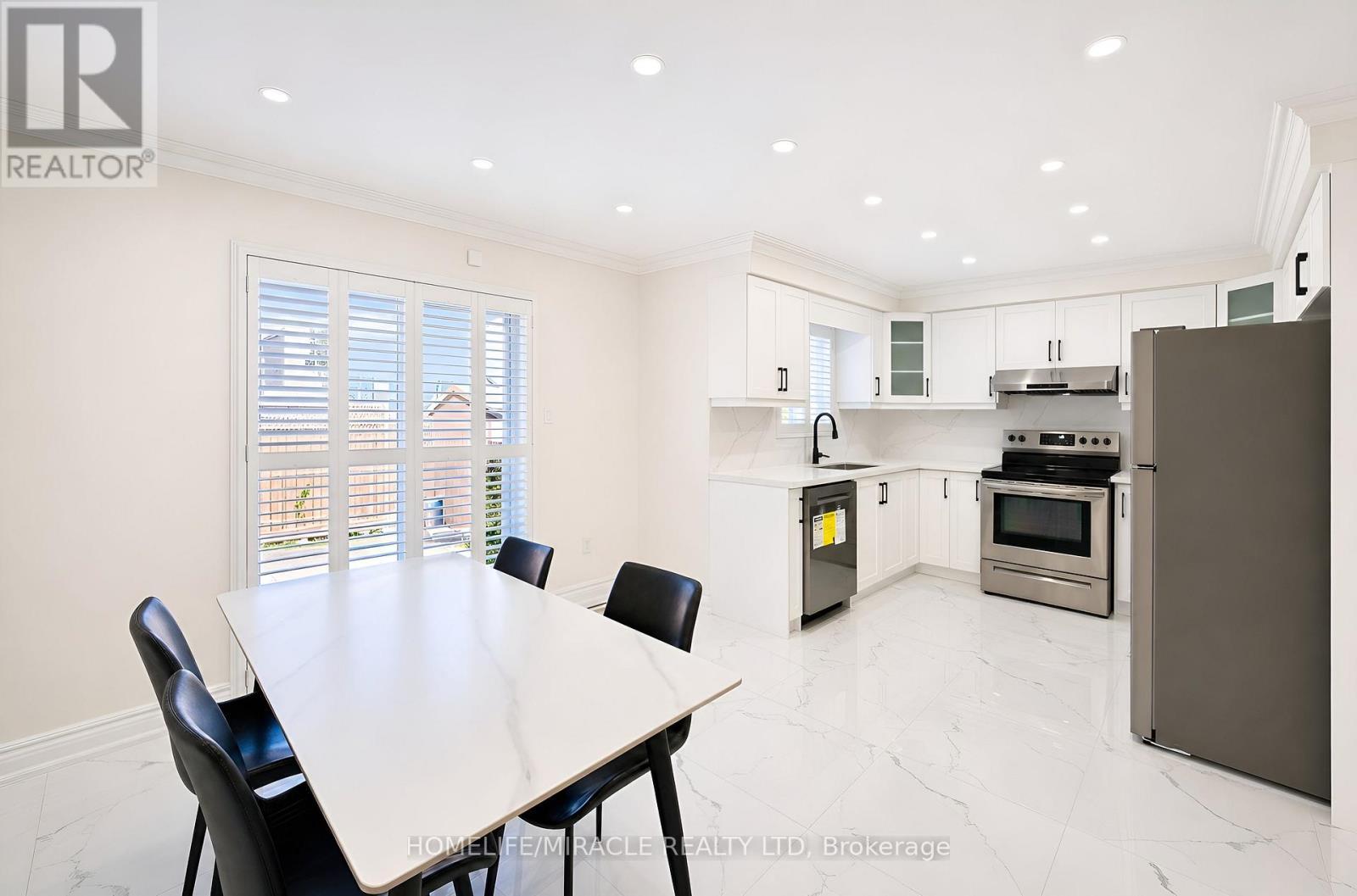 21 Topiary Lane, Brampton, ON - Indoor