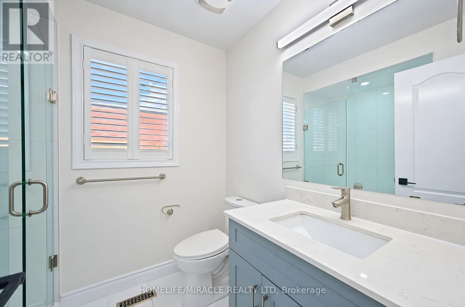 21 Topiary Lane, Brampton, ON - Indoor Photo Showing Bathroom