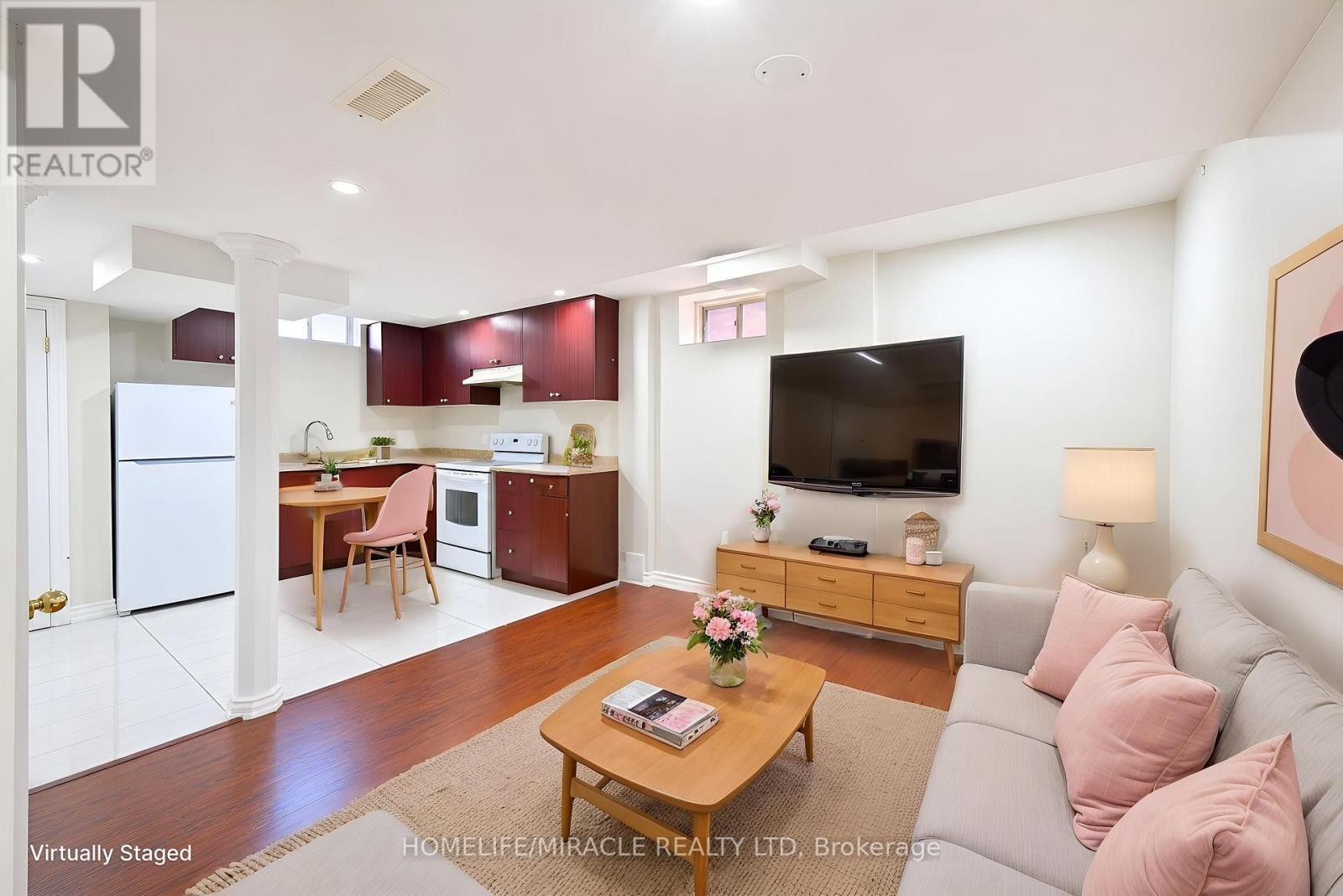 21 Topiary Lane, Brampton, ON - Indoor Photo Showing Living Room