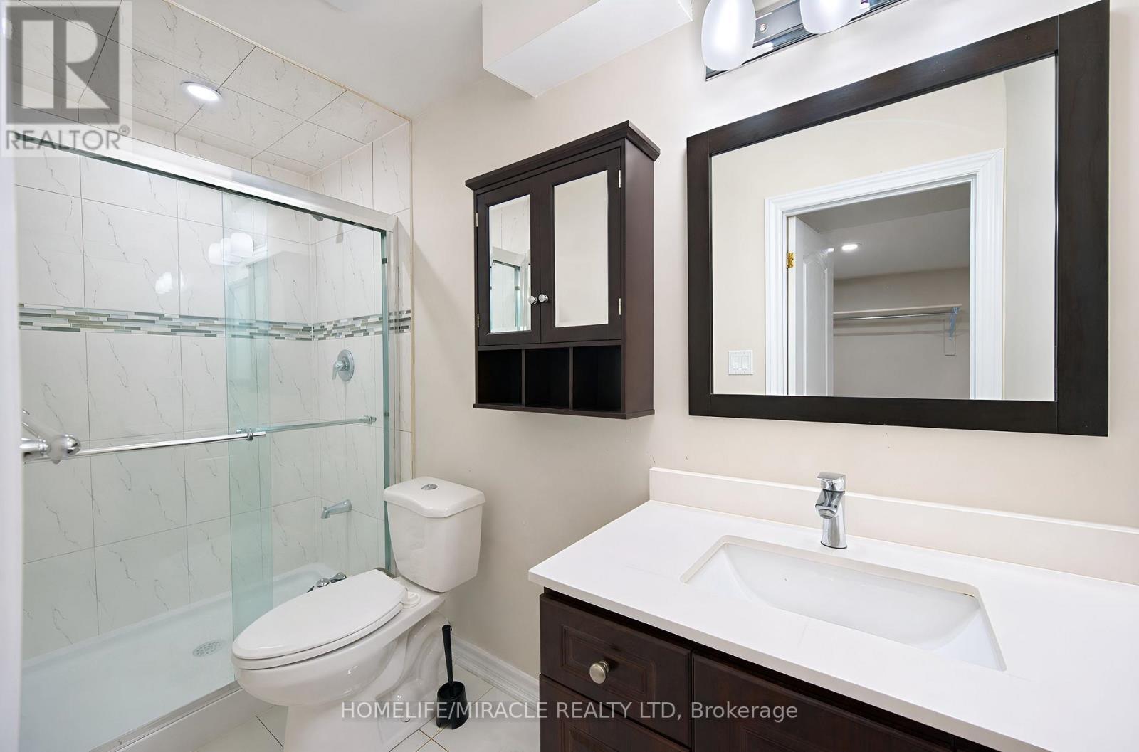 21 Topiary Lane, Brampton, ON - Indoor Photo Showing Bathroom