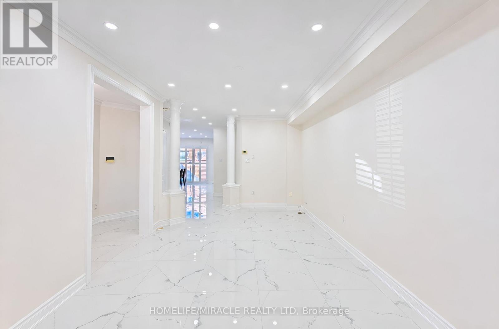 21 Topiary Lane, Brampton, ON - Indoor Photo Showing Other Room